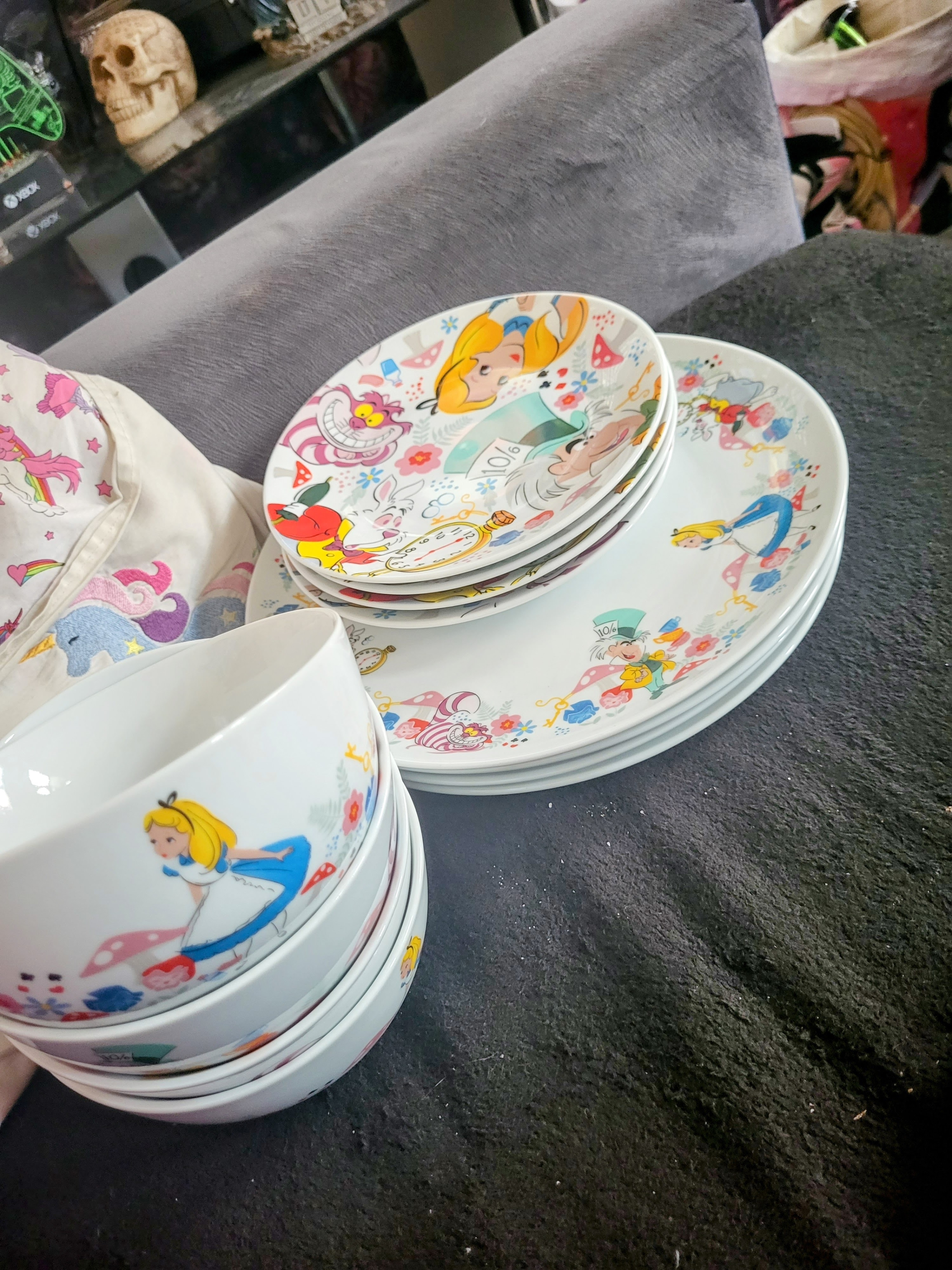 alice in wonderland dinning set