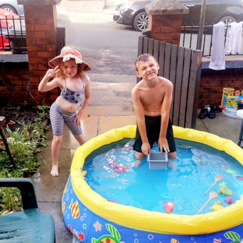 pandora and aiden water fight